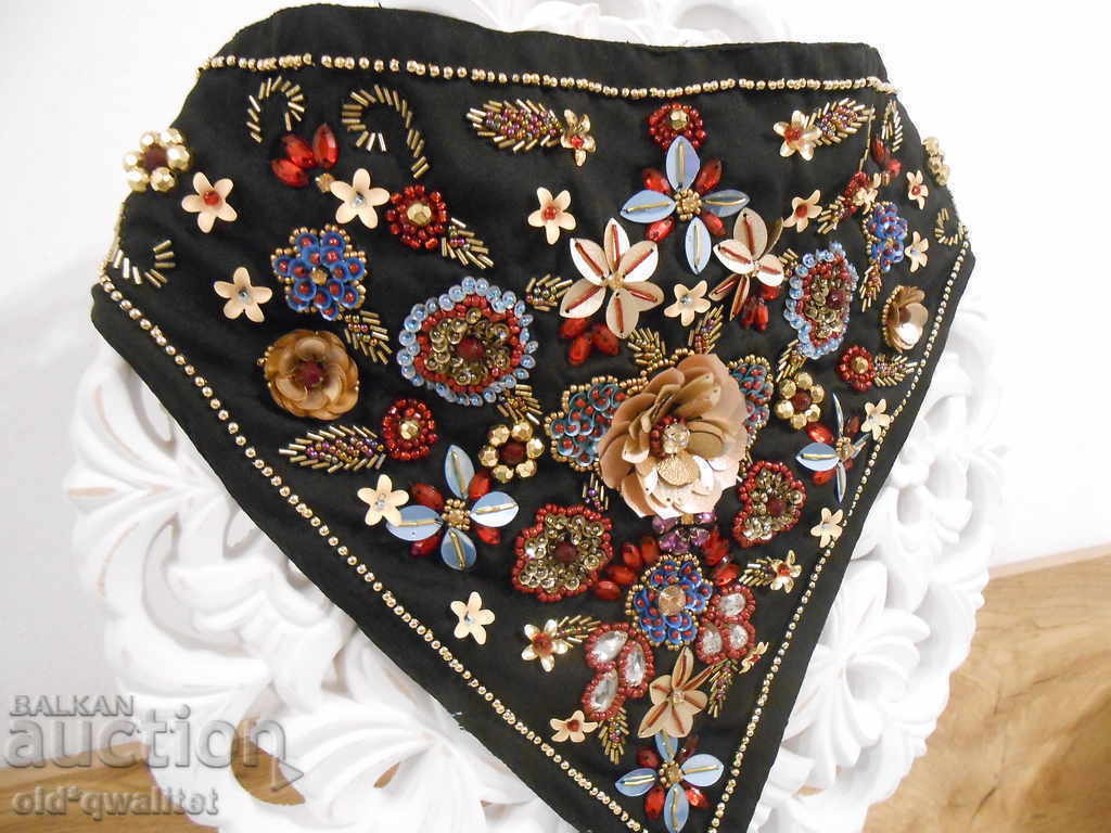 Υπέροχο κολιέ μαντήλι στο λαιμό ιδανικό για λαϊκή φορεσιά με τιμή 180.00 BGN | € 92.03 Υπέροχο κολιέ μαντήλι στο λαιμό ιδανικό για λαϊκή φορεσιά με τιμή 180.00 BGN | € 92.03