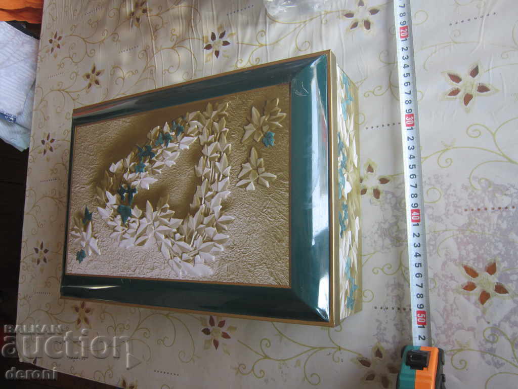 Huge tin tin box with price 25.00 BGN | € 12.78 Huge tin tin box with price 25.00 BGN | € 12.78