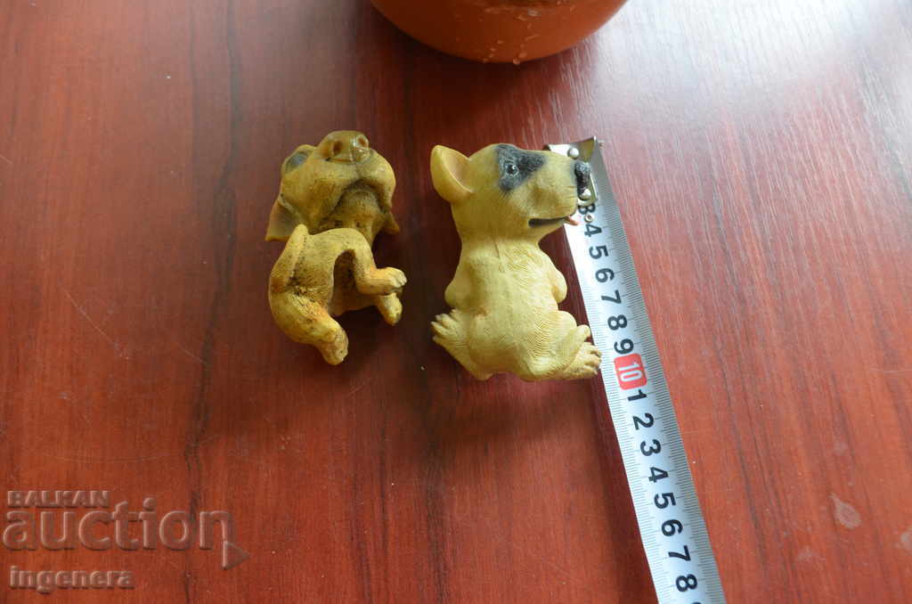 Auction CERAMIC DOGS-2 PCS SOUVENIR CERAMICS Auction CERAMIC DOGS-2 PCS SOUVENIR CERAMICS