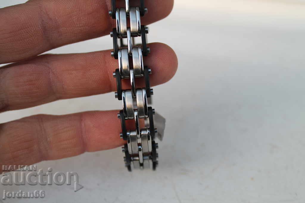 Universal steel bracelet with price 23.00 BGN | € 11.76 Universal steel bracelet with price 23.00 BGN | € 11.76