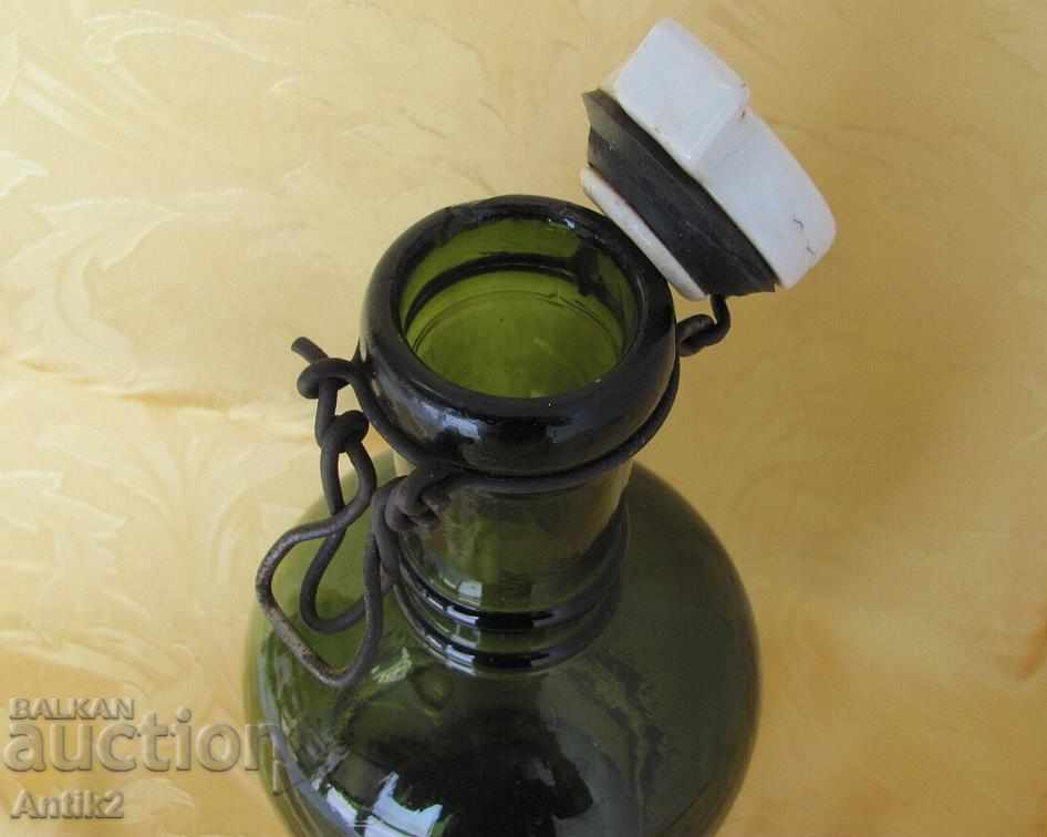 Delivery of The 30 Art Deco Glass Bottle 2 liters Delivery of The 30 Art Deco Glass Bottle 2 liters