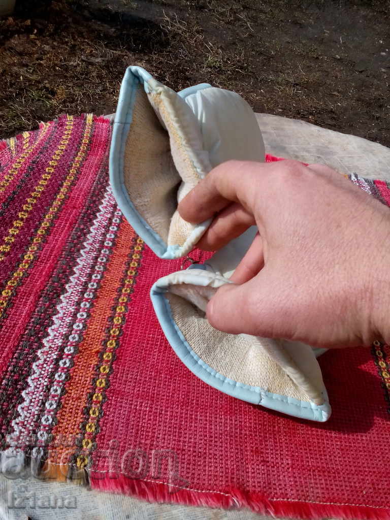 Δημοπρασία Γάντια παλαιών παιδιών Δημοπρασία Γάντια παλαιών παιδιών