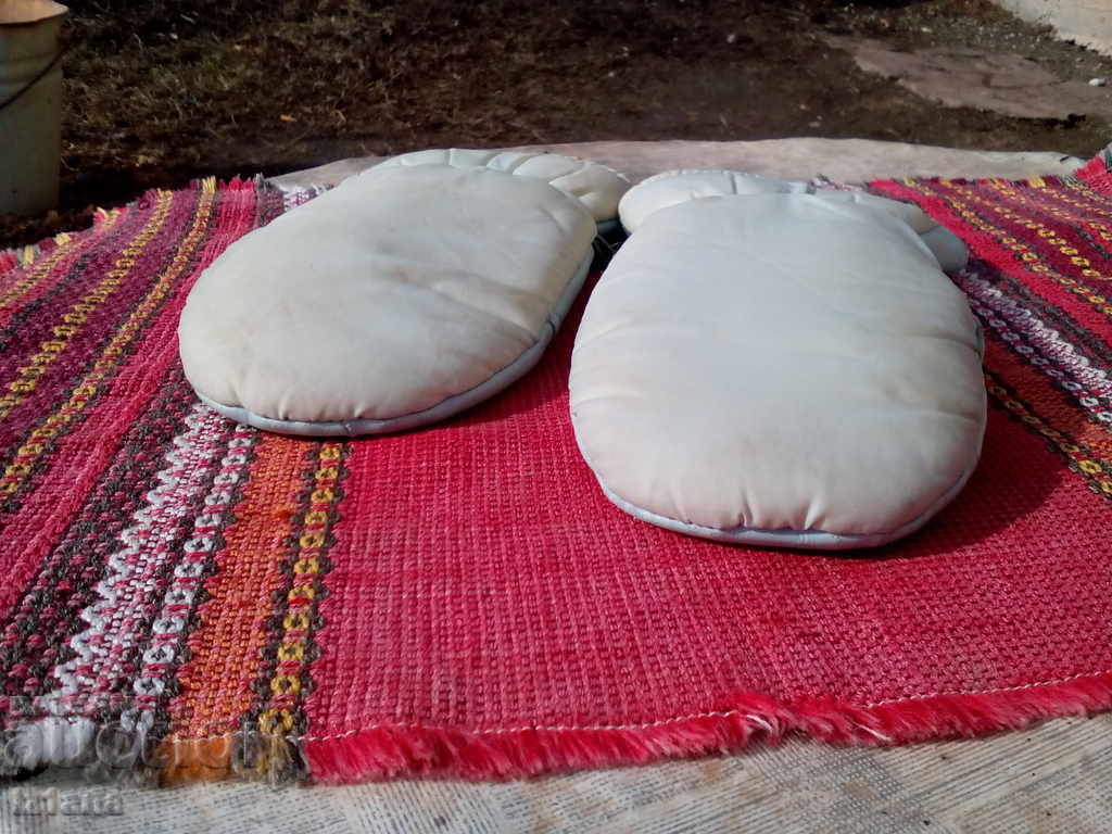 Παράδοση Γάντια παλαιών παιδιών Παράδοση Γάντια παλαιών παιδιών