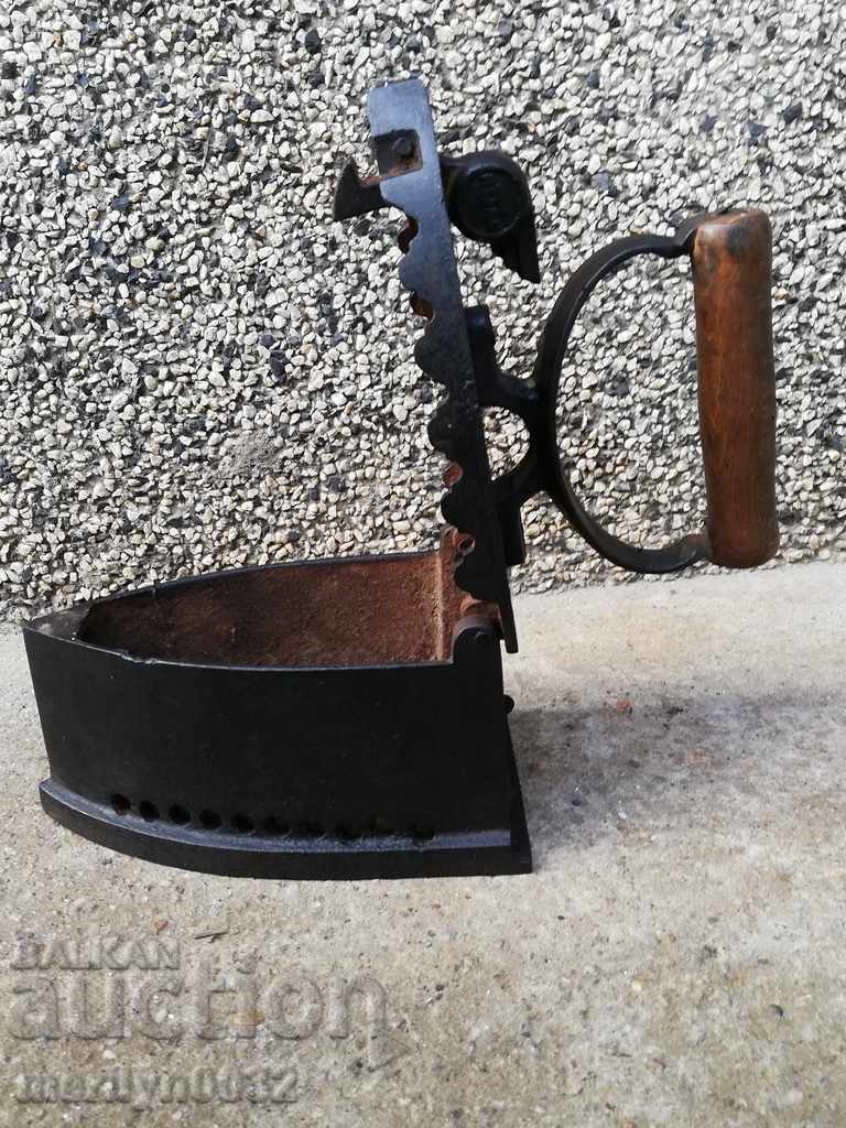 Παλιά σιδήρου στην πυρκαγιά - 5