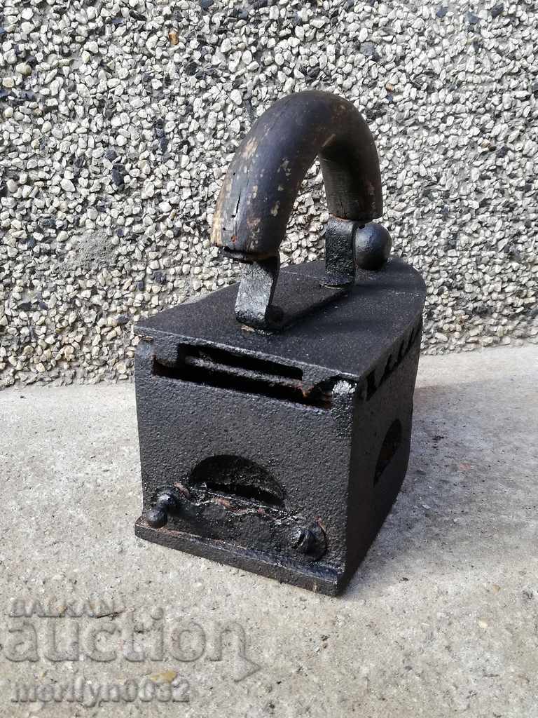 Παλιά σιδήρου στην πυρκαγιά με τιμή 69.00 BGN | € 35.28 Παλιά σιδήρου στην πυρκαγιά με τιμή 69.00 BGN | € 35.28