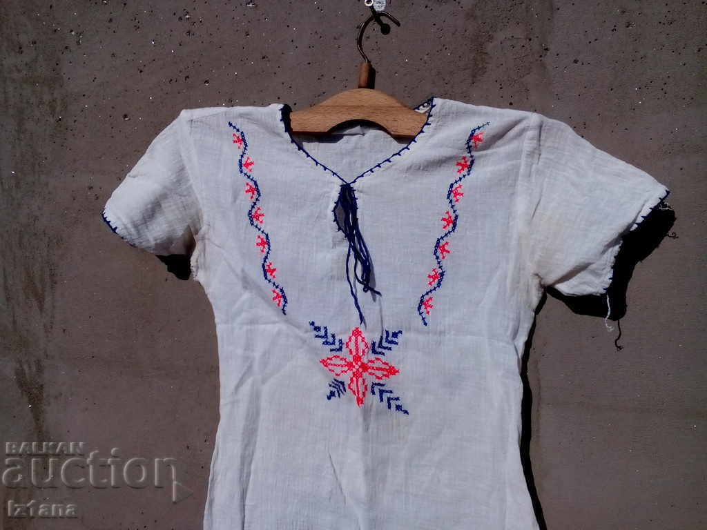 Old children's ethnic shirt with price 20.00 BGN | € 10.23 Old children's ethnic shirt with price 20.00 BGN | € 10.23