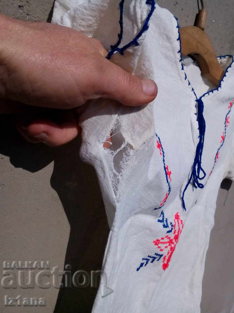 Delivery of Old children's ethnic shirt Delivery of Old children's ethnic shirt