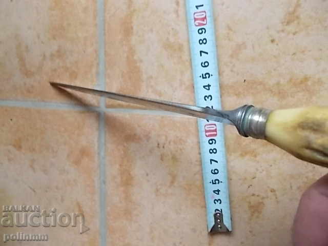 Delivery of Knife of Joseph Rodgers & Sons Cutlers to her Majesty Delivery of Knife of Joseph Rodgers & Sons Cutlers to her Majesty