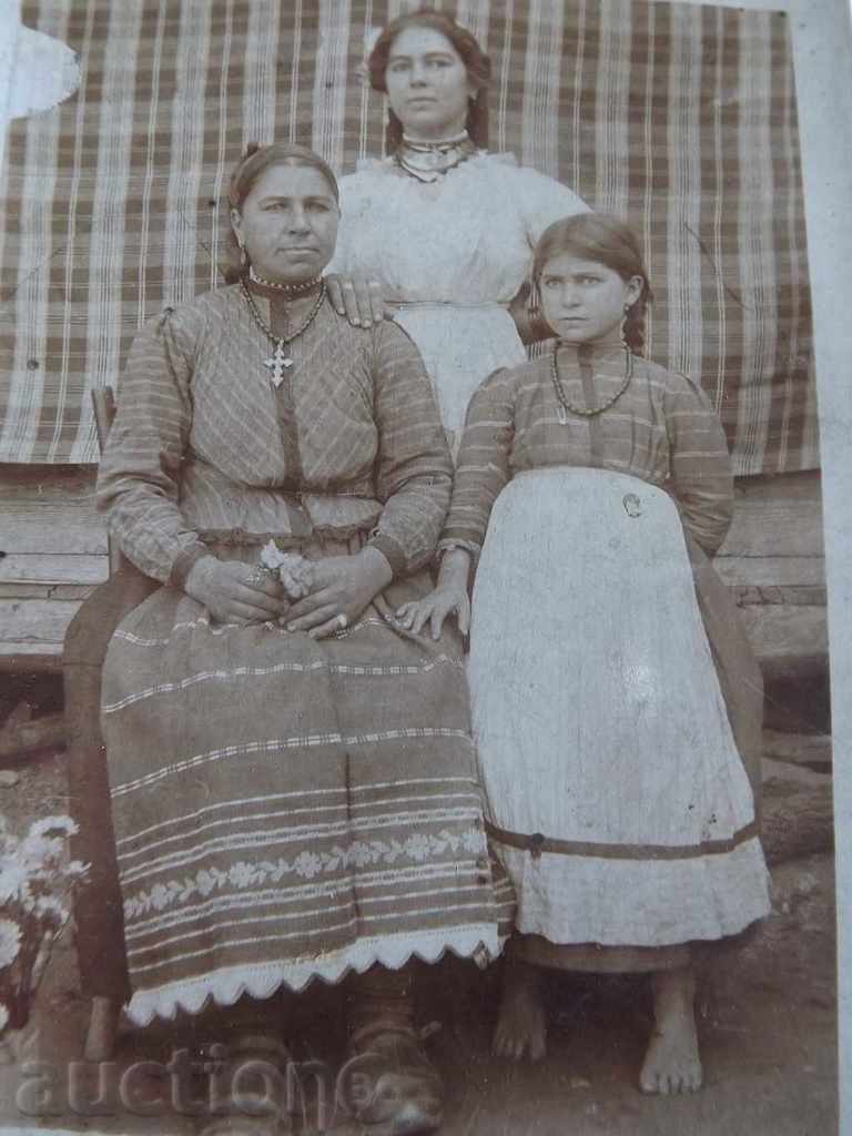 OLD FAMILY PHOTO COSTUME PHOTOGRAPHY KINGDOM OF BULGARIA with price 35.00 BGN | € 17.90 OLD FAMILY PHOTO COSTUME PHOTOGRAPHY KINGDOM OF BULGARIA with price 35.00 BGN | € 17.90