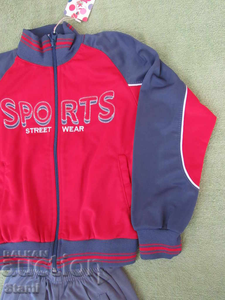 Delivery of Children 's tracksuit color gray and red red, new, size 122