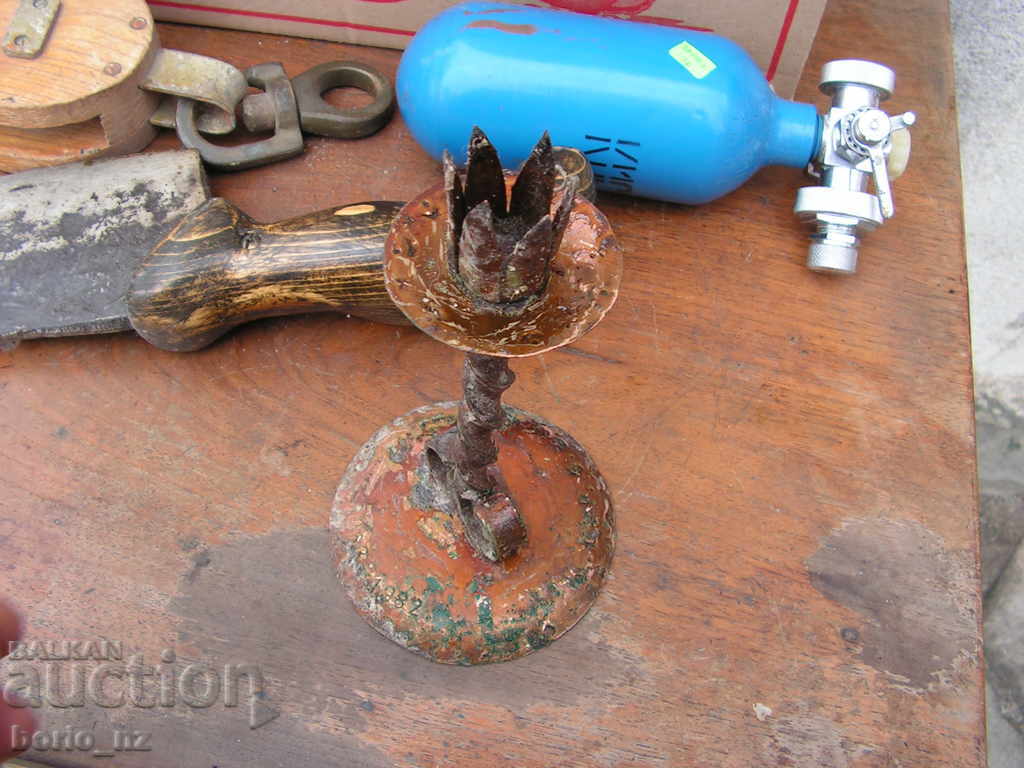 Auction 9704. STAR WIRE IRON CANDLE Auction 9704. STAR WIRE IRON CANDLE