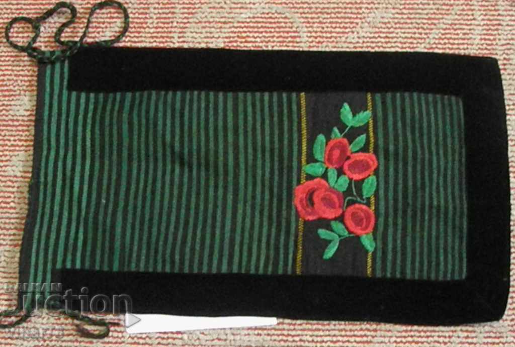 un șorț cu preț 49.99 BGN | € 25.56 un șorț cu preț 49.99 BGN | € 25.56