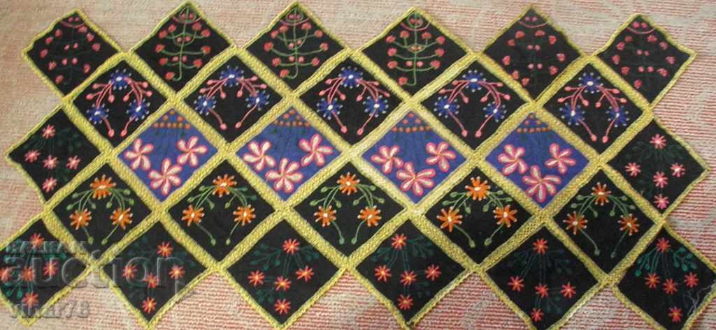 Delivery of old carpet, trail-handmade work-very beautiful Delivery of old carpet, trail-handmade work-very beautiful