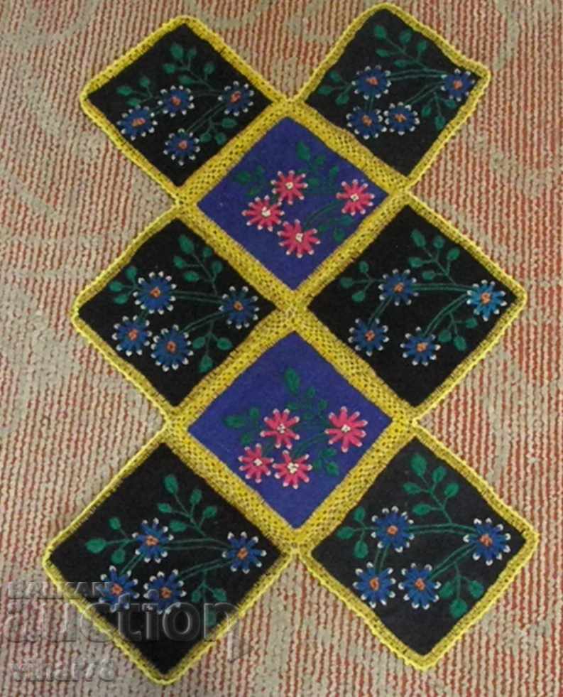 Auction  old small - carpet, walk-handmade - very beautiful