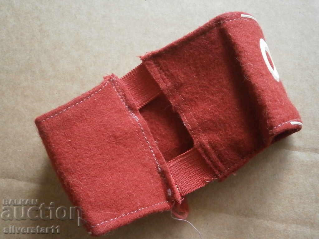 Δημοπρασία ΚΟΚΚΙΝΗ κορδέλα ποδοσφαίρου μέλος αποσπάσματος ΕΘΕΛΟΝΤΕΣ ΜΟΝΑΔΕΣ στο Υπουργείο Εσωτερικών της δεκαετίας του '60