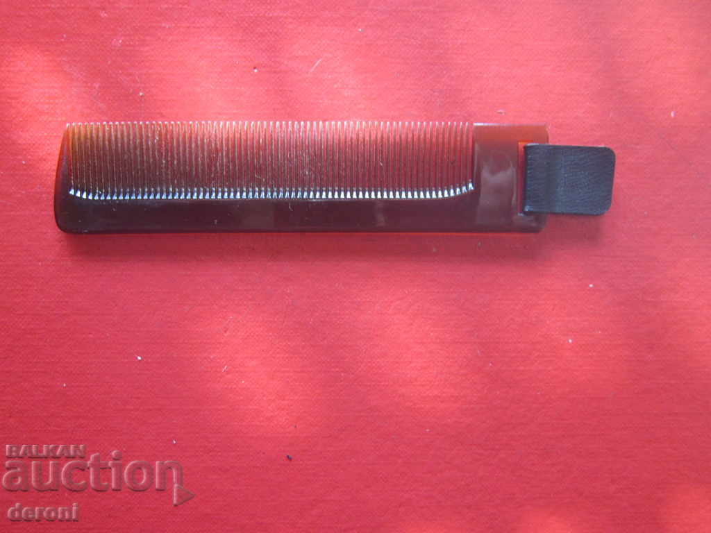 Pieptene de lux din Germania cu carcasă cu preț 10.00 BGN | € 5.11 Pieptene de lux din Germania cu carcasă cu preț 10.00 BGN | € 5.11