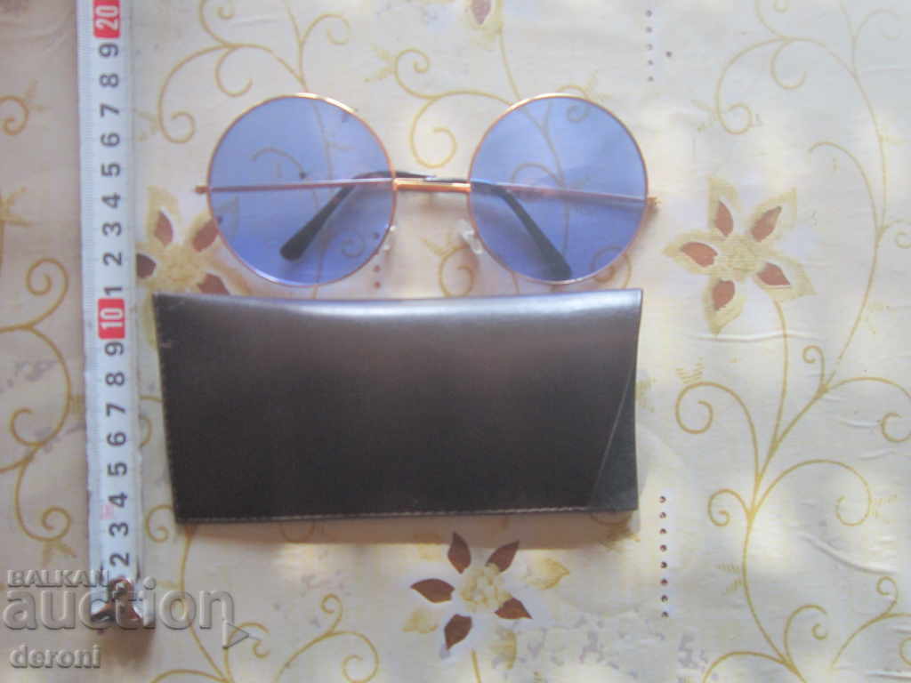 Sunglasses with case with price 15.20 BGN | € 7.77 Sunglasses with case with price 15.20 BGN | € 7.77