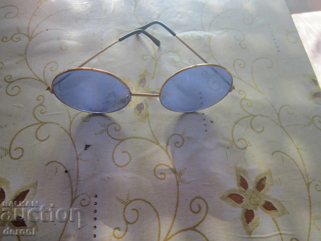 Delivery of Sunglasses with case Delivery of Sunglasses with case