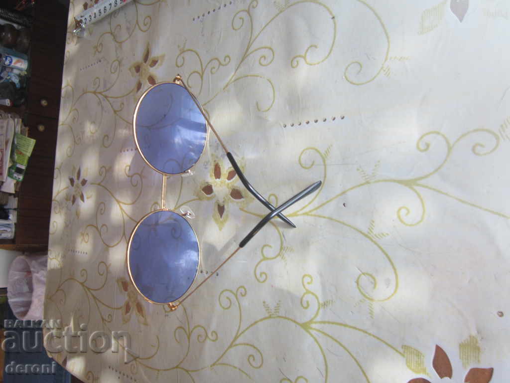 Sunglasses with case - 5 Sunglasses with case - 5