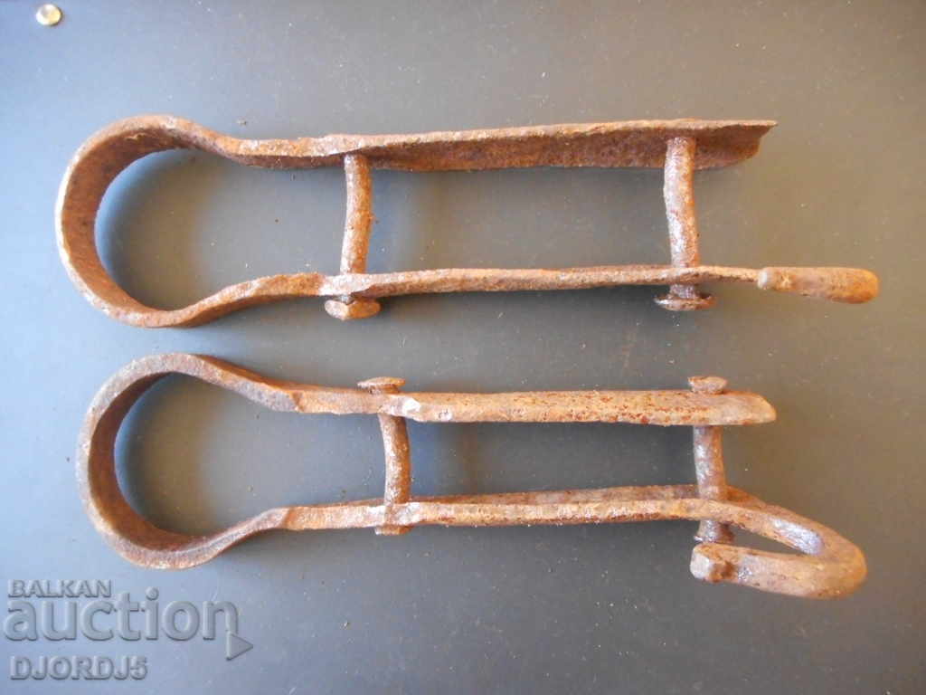 Old wrought iron with price 7.00 BGN | € 3.58 Old wrought iron with price 7.00 BGN | € 3.58