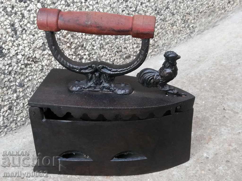 Παράδοση Παλιά σιδήρου στην πυρκαγιά Παράδοση Παλιά σιδήρου στην πυρκαγιά