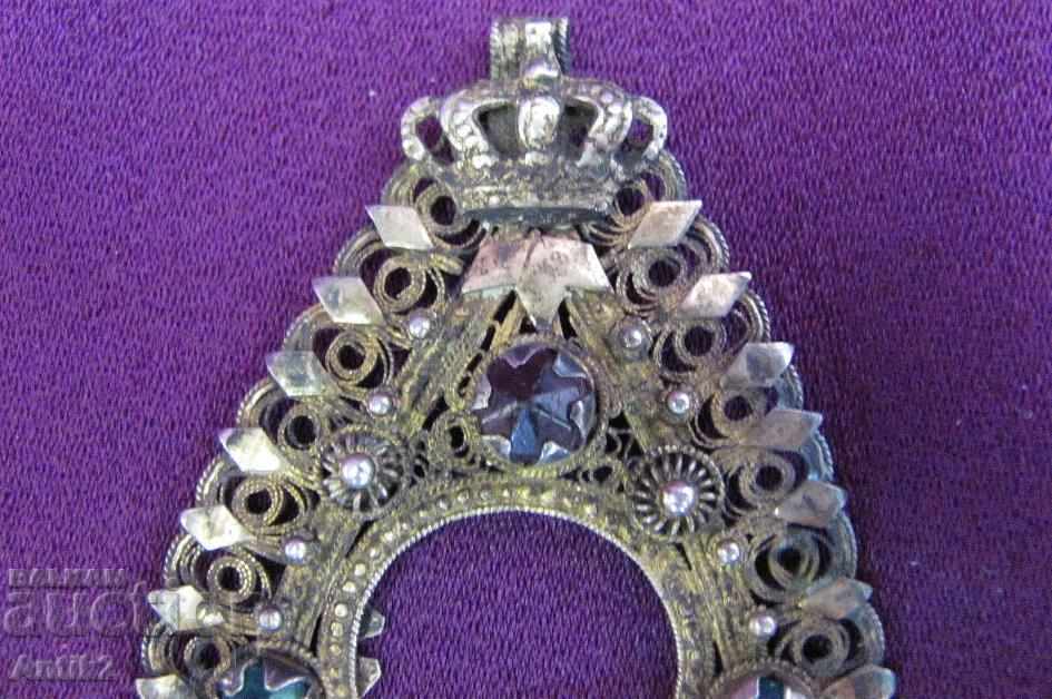 Auction 18th Century Pendant Necklace, silver crown Auction 18th Century Pendant Necklace, silver crown