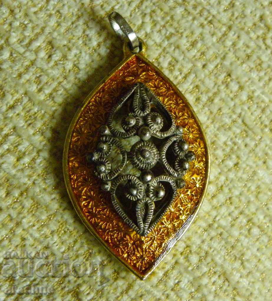 Auction Silver medallion-filigree, enamel, gilded Auction Silver medallion-filigree, enamel, gilded