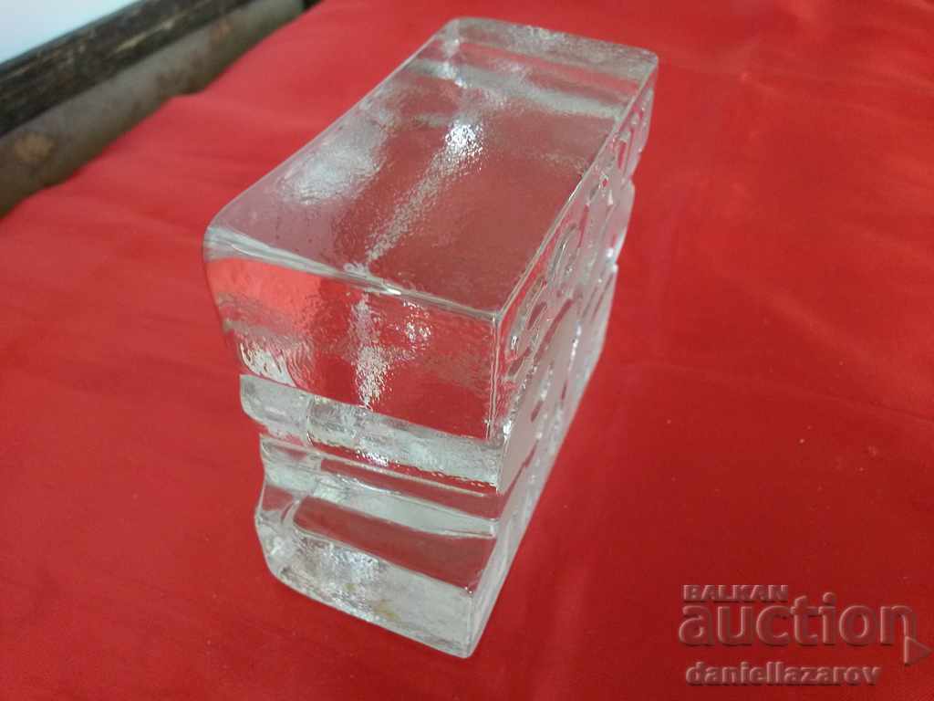 Auction Swedish Paperweight, Crystal Glass Scania Figurine Auction Swedish Paperweight, Crystal Glass Scania Figurine