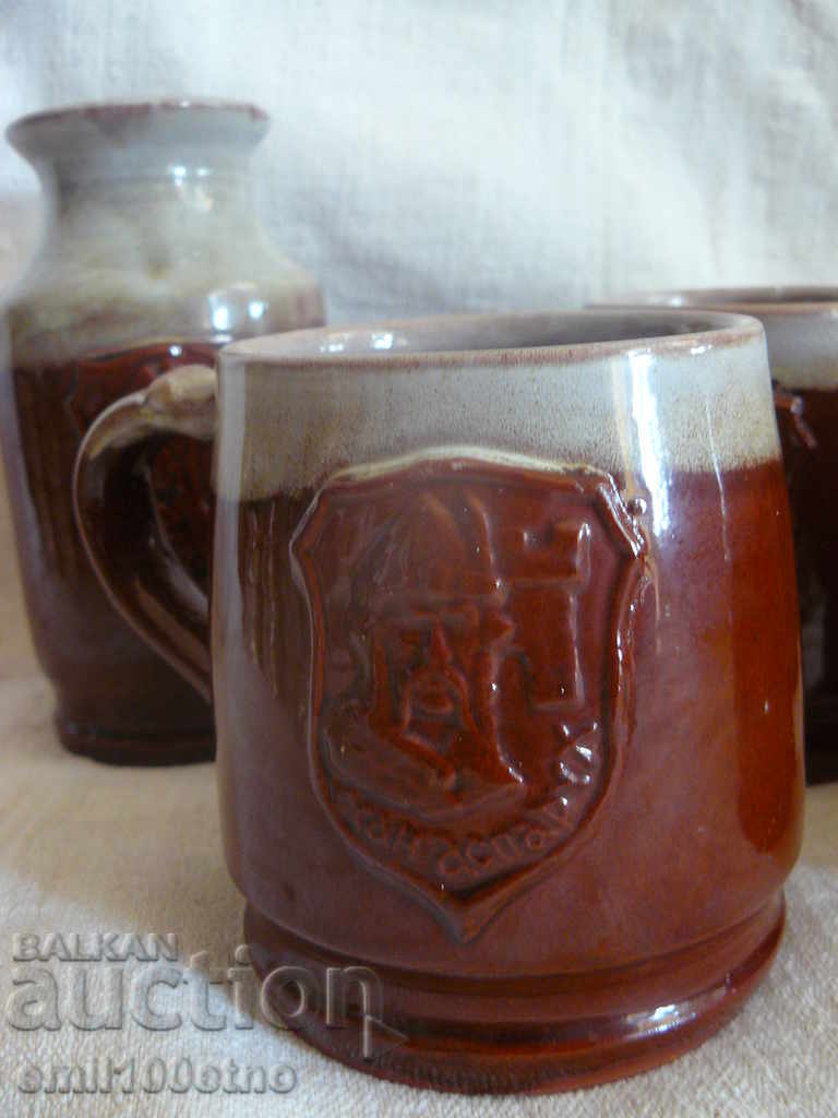 Licitație Serviciul de vin Khan Asparuh - 6 cani ceramice plus un vas Licitație Serviciul de vin Khan Asparuh - 6 cani ceramice plus un vas