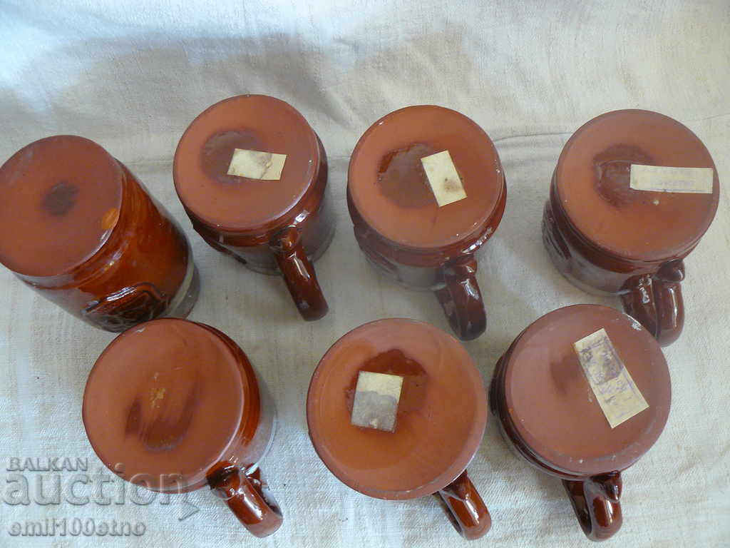 Serviciul de vin Khan Asparuh - 6 cani ceramice plus un vas - 6 Serviciul de vin Khan Asparuh - 6 cani ceramice plus un vas - 6