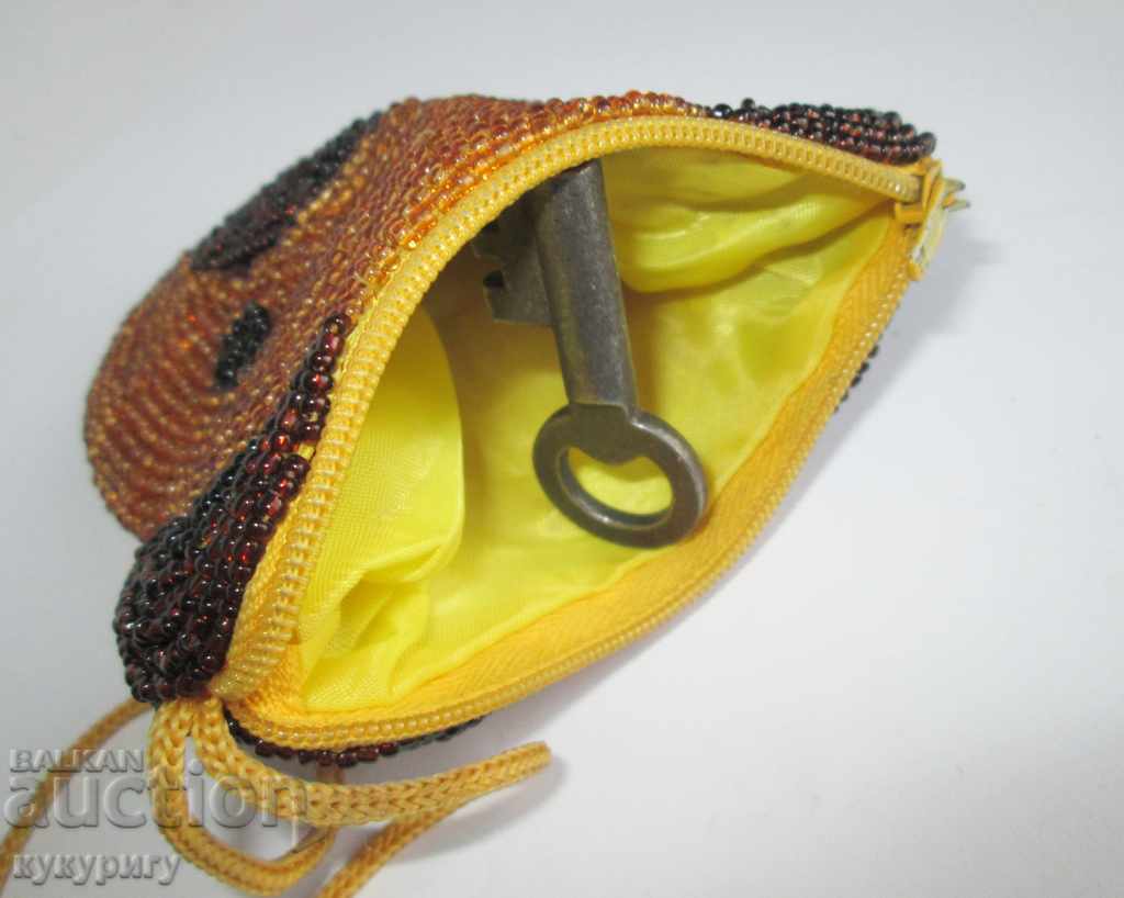 Delivery of An old beaded purse wallet-shaped beaded beads