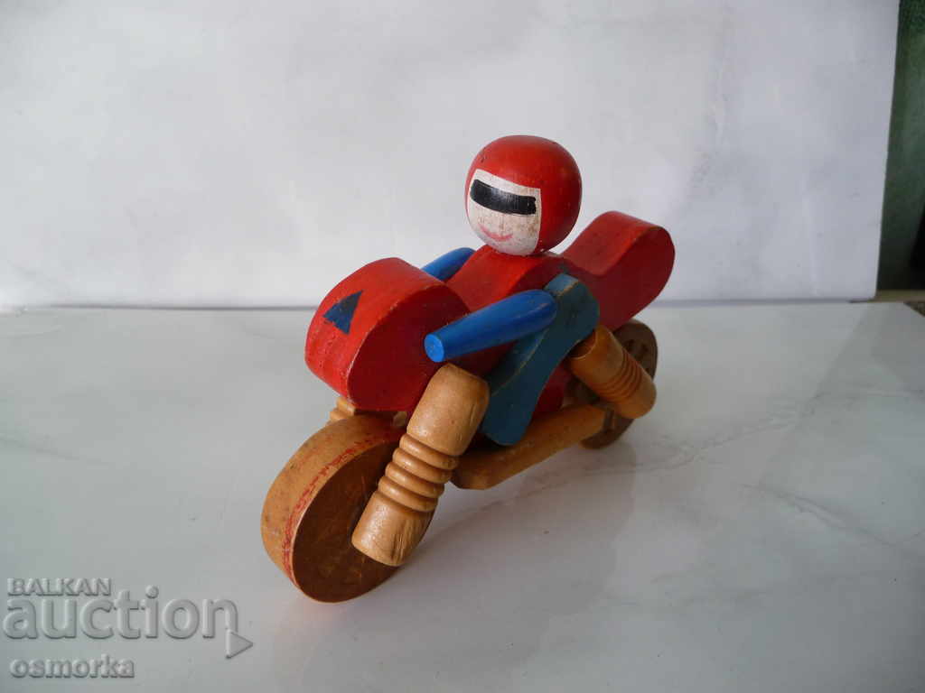 Дървена фигурка играчка мотоциклетист с мотоциклет мотор с цена 12.00 лв. | € 6.14 Дървена фигурка играчка мотоциклетист с мотоциклет мотор с цена 12.00 лв. | € 6.14