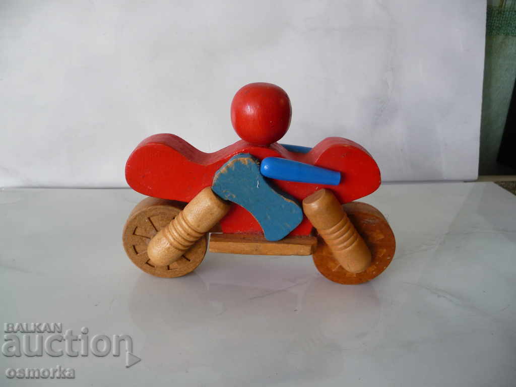 Аукцион Дървена фигурка играчка мотоциклетист с мотоциклет мотор Аукцион Дървена фигурка играчка мотоциклетист с мотоциклет мотор