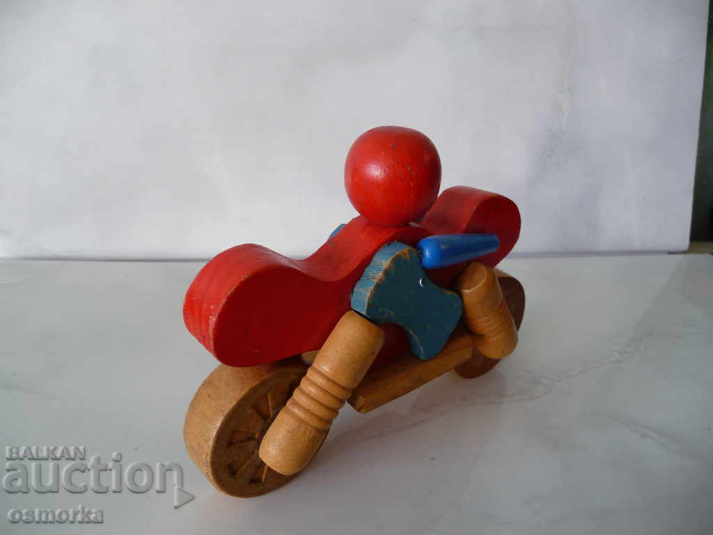 Доставка на Дървена фигурка играчка мотоциклетист с мотоциклет мотор Доставка на Дървена фигурка играчка мотоциклетист с мотоциклет мотор