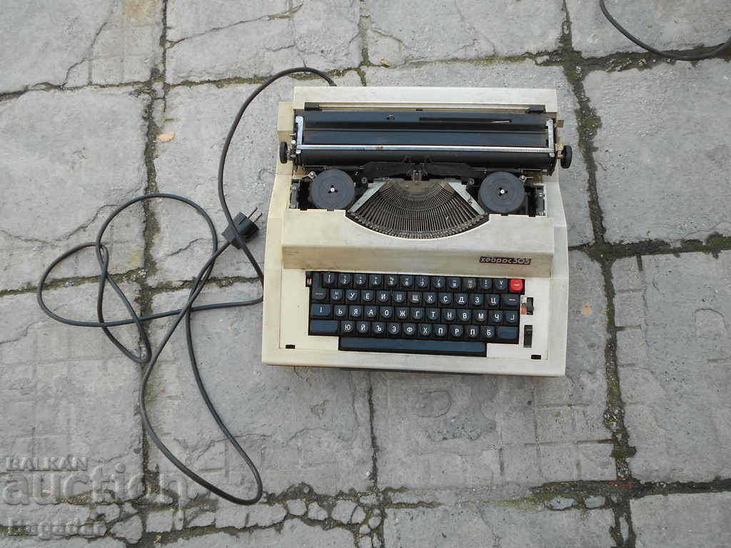 Mașină de scris Hebros 305