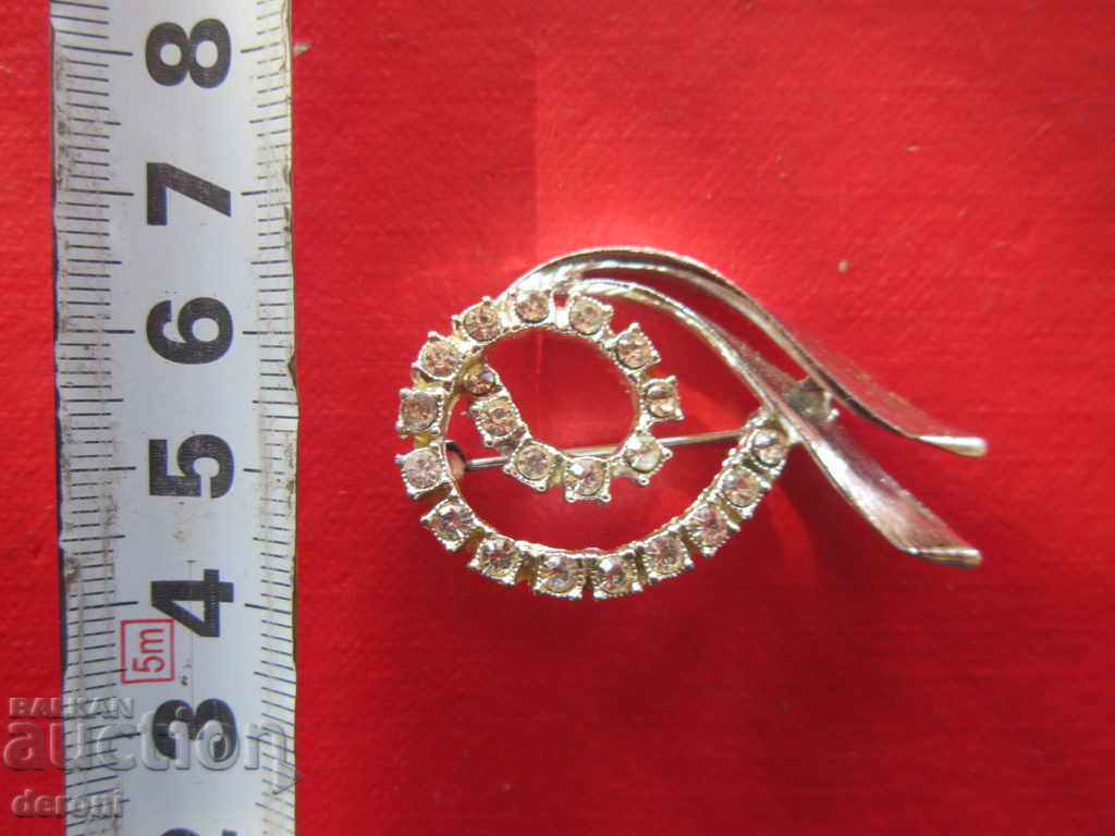 An old brooch with stones with price 10.00 BGN | € 5.11