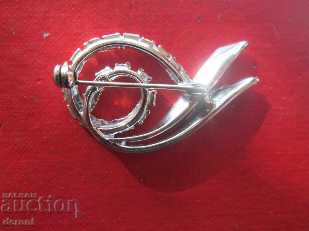 Delivery of An old brooch with stones