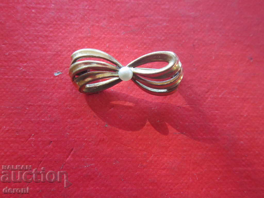 An old brooch with a pearl - 5