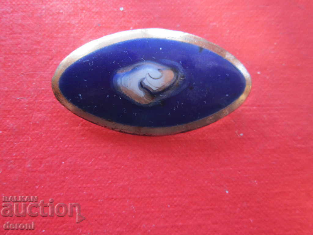 Auction  An incredible old brooch