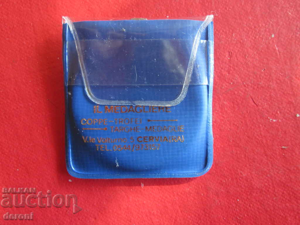 Рядък трофеен медал нагръден знак значка с цена 10.00 лв. | € 5.11 Рядък трофеен медал нагръден знак значка с цена 10.00 лв. | € 5.11