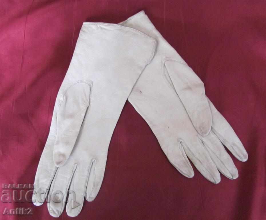 The 30 Women's Fine Leather Gloves with price 72.00 BGN | € 36.81 The 30 Women's Fine Leather Gloves with price 72.00 BGN | € 36.81