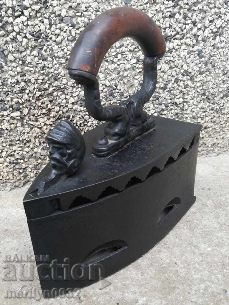 Аукцион Старинна ютия на жар 19-ти век Аукцион Старинна ютия на жар 19-ти век