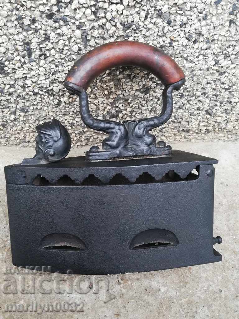 Доставка на Старинна ютия на жар 19-ти век Доставка на Старинна ютия на жар 19-ти век