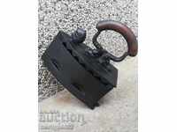 Старинна ютия на жар 19-ти век