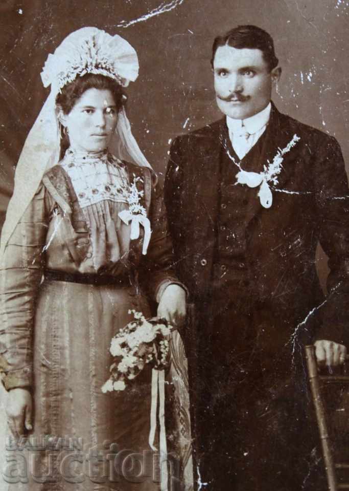 END OF THE 19TH CENTURY OLD WEDDING PHOTO OF THE BRIDE AND