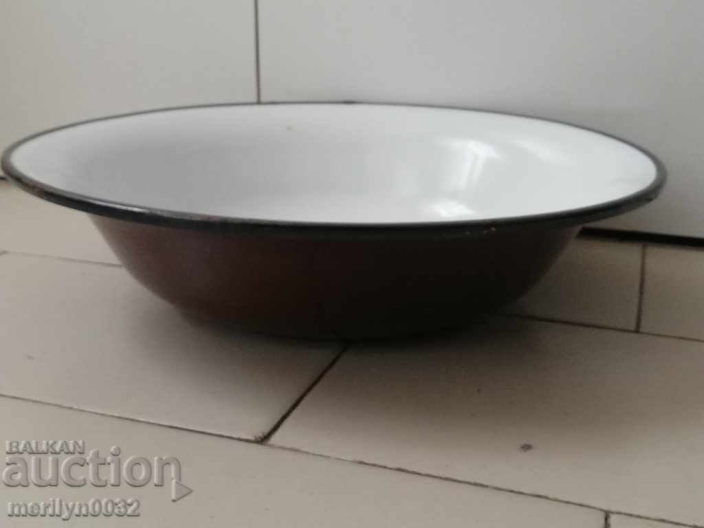 Auction Enameled bowl basin with enamel from the mouth of the Bulgarian People's Republic Auction Enameled bowl basin with enamel from the mouth of the Bulgarian People's Republic