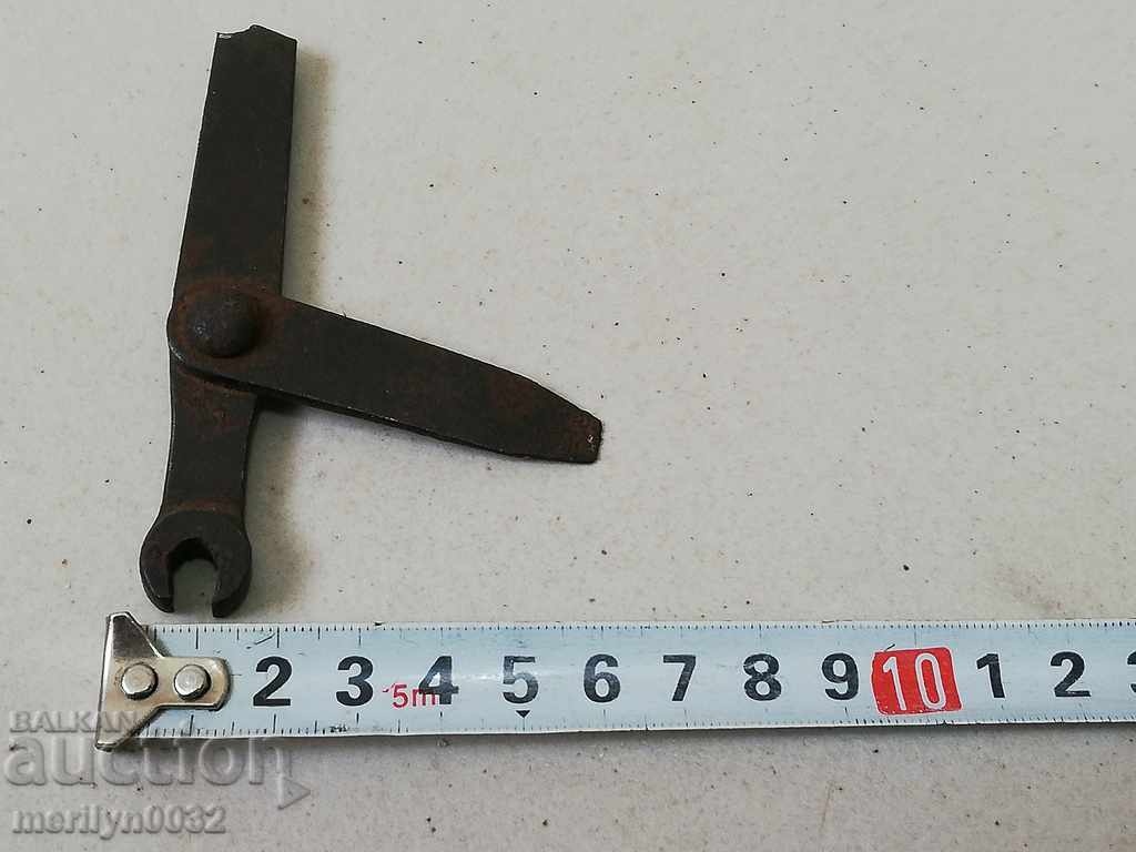 Delivery of Screw in an old rifle from the PIU