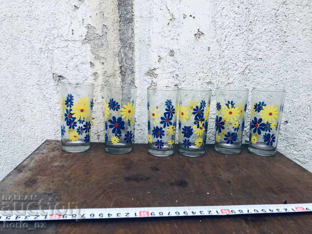 Auction  9717. STAR SERVICE MASSIVE GLASS