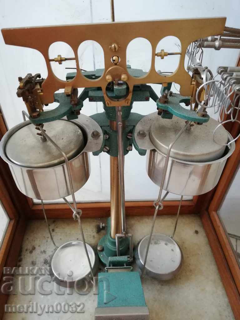 Analytical balance, weighing scale SASHO KOFRADJIEV 1966 NRB with price 335.00 BGN | € 171.28 Analytical balance, weighing scale SASHO KOFRADJIEV 1966 NRB with price 335.00 BGN | € 171.28