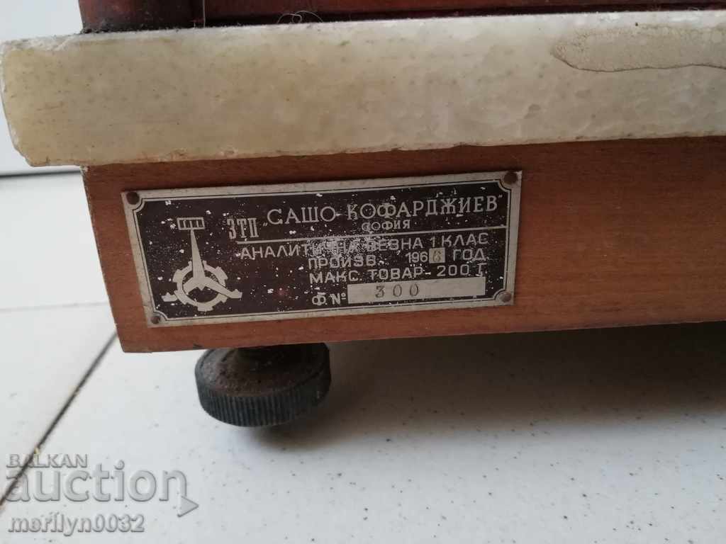 Delivery of Analytical balance, weighing scale SASHO KOFRADJIEV 1966 NRB Delivery of Analytical balance, weighing scale SASHO KOFRADJIEV 1966 NRB